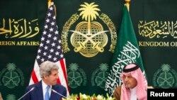  John Kerry (à g.) et le ministre saoudien des Affaires étrangères Saud bin Faisal bin Abdulaziz al-Saud à Riyadh (Reuters)