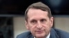 Sergei Naryshkin, Kepala Badan Intelijen Luar Negeri Rusia menghadiri pertemuan Komisi Kerja Sama Teknis Militer dengan Presiden Rusia Vladimir Putin di Kremlin di Moskow, Rusia, 24 Juni 2019. (Foto: via AP)