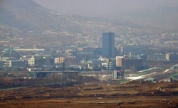 비무장지대 남측에서 바라본 개성공단.