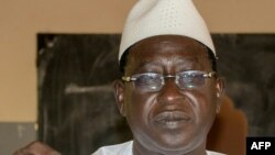 Soumaila Cissé vote au bureau de Niafounke, lors de l'élection présidentielle de 2018, le 2 août 2018.