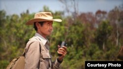 លោក ​ឈុត​ វុទ្ធី ​អំឡុង​ពេល​បេសក​កម្ម​មួយ​កាល​ពី​ពេល​គាត់​នៅ​រស់។ ​​(រូប​ថត​ផ្ដល់​ដោយ​ក្រុម​គ្រួសារ)