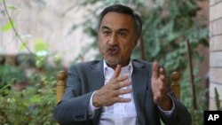 រូបឯកសារ៖ នៅ​ក្នុង​រូបថត​កាល​ពី​ថ្ងៃទី១៨ ខែសីហា ឆ្នាំ ២០១៥ នេះ បង្ហាញ​ពី​លោក Mohammad Daoud Sultanzoy អភិបាល​រដ្ឋធានី​កាប៊ុល ផ្ដល់​បទសម្ភាសន៍​ដល់​ទីភ្នាក់ងារ​ព័ត៌មាន AP នៅ​ក្នុង​រដ្ឋធានី​កាប៊ុល ប្រទេស​អាហ្វហ្គានីស្ថាន។ 