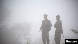 Para kombatan yang menentang militer Myanmar tampak di Kaw Thoo Lei, negara bagian Kayin, Myanmar, 31 Januari 2019. Tentara Myanmar, mengatakan pada Sabtu, 15 Mei 2021, bahwa pihaknya memerangi milisi di Kota Mindat.