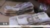 Des liasses de billets bientôt inutiles au Kenya