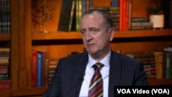 Д-р Арбен Таравари, министер за здравство во Владата на Северна Македонија, како дел од коалицијата Влен, гостува во студио на Глас на Америка, во Вашингтон.