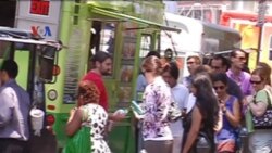 Warung Mobil Jual Makanan Halal - Liputan Feature VOA