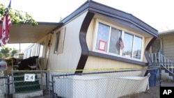 Sebuah motorhome yang rusak setelah gempa mengguncang California, Kamis, 4 Juli 2019. (Foto: AP)