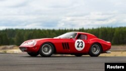 
Sebuah mobil Ferarri 250 GTO 1962 dalam foto yang dirilis RM Sotheby’s di Blenheim, Ontario, Kanada, 20 Juni 2018. (Foto: RM Sotheby’s via Reuters)