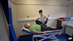 Bugüne kadar yaklaşık 777 milyon COVID vakası kaydeden Dünya Sağlık Örgütü'ne göre, Corona virüsünün enfekte ettiği kişilerin yaklaşık yüzde altısında uzun COVID rahatsızlığı meydana geliyor. 