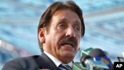 Russia&#39;s Semen Pavlichenko speeds down the track during a men luge training at the Sanki sliding center in Rosa Khutor, Feb. 6, 2014. 