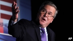 Selain menggalang dukungan bagi Mitt Romney, Jeb Bush membela kakaknya, mantan Presiden George W. Bush, yang sering jadi 'kambing hitam' pemerintahan Obama (foto: dok). 