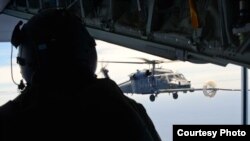 接力护送 两中国烧伤船员安抵美国