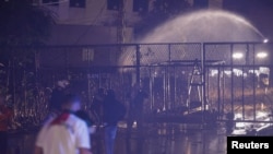 انفجار در بیمارستان الاهلی در غزه که حماس و مقامات شماری از کشورهای خاورمیانه مسئولیت آن را متوجه اسرائیل دانسته اند تظاهرات در مقابل سفارتخانه های آمریکا در برخی کشورها مانند لبنان را به همراه است. اسرائیل می گوید جهاد اسلامی مسئول این انفجار بوده است.