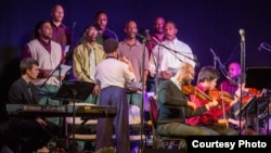 Teaching artist Sarah Elizabeth Charles conducts the Musical Connections Resident Ensemble at Sing Sing Correctional Facility, December 18, 2015 (Photo by Stephanie Berger)