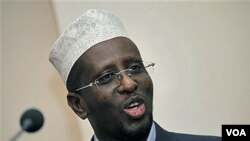 Presiden Somalia Sharif Sheikh Ahmed mengampuni 6 warga asing, namun pemerintah Somalia menyita jutaan dolar uang tunai yang mereka bawa.