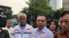 Direktur Advokasi dan Hukum BPN Prabowo-Sandi, Dasco Ahmad, di kantor Bawaslu DKI , Jakarta, menyerahkan laporan dugaan kecurangan Jokowi-Maruf, Jumat (10/5) (foto: VOA/Ghita Intan)