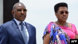 Le président burundais Pierre Nkurunziza et son épouse Denise Nkurunziza à la commémoration du 56e anniversaire de la mort du prince Louis Rwagasore, héros de l'indépendance burundaise, à Bujumbura, le 13 octobre 2017.