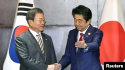 日本首相安倍晋三与韩国总统文在寅在中国成都举行会晤。（2019年12月24日）