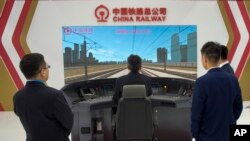 ชุดสาธิตจำลองรถไฟความเร็วสูงของจีน ที่จัดแสดงที่ประเทศบอสเนียในปี 2019 (ที่มา: AP/ แฟ้มภาพ)