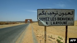 Un panneau à l'entrée de la ville de Laâyoune, au Sahara occidental, Maroc, le 11 juin 2005.