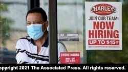 Prodaja u restoranima porasla je u maju za skoro dva odsto.