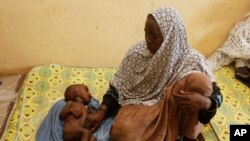 Wata da yaronta da ya kusa mutuwa saboda rashin abinci