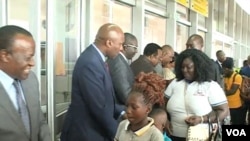 Returning refugees are welcomed by Cameroon authorities at Yaounde-Nsimalen International airport, Dec. 31, 2019. (M. Edwin Kindzeka/VOA)
