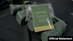 تصویر منتشر شده از سوی سنتکام که راهنمای فارسی در محموله توقیف شده تسلیحات برای حوثی‌ها نشان می‌دهد