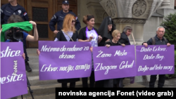 Ispred Patrijaršije Srpske pravoslavne crkve (SPC) održano okupljanje grupe ženskih nevladinih organizacija povodom Međunarodnog dana - akcija za reproduktivna prava i žensko zdravlje, Foto: video grab