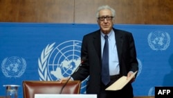 Utusan PBB dan Liga Arab untuk Suriah, Lakhdar Brahimi dalam konferensi pers terkait perundingan damai Suriah di markas besar PBB di Jenewa (31/1).
