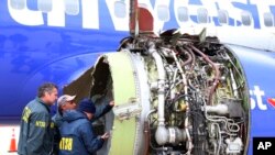 Le moteur endommagé du Boeing 737-700 de Southwest Airlines, Philadelphia International Airport, le 17 avril 2018.