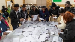 Ingxoxo Esiyenze loMnu. Ngqabutho Mabhena loMnu. Effie Dlela Ncube