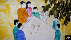 Xo'tandagi uylardan birining devoriga tushirilgan surat