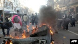 İranda nümayişlərlə polis arasında toqquşma olub onlarla adam həbs edilib (video)