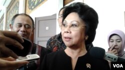 Menteri Kesehatan Nafsiah Mboi. (VOA/Iris Gera)