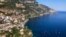Lemons are the typical fruit of Italy's Amalfi Coast (Sabina Castelfranco/VOA)