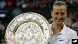 Petra Kvitova, juara tunggal putri Wimbledon 2014.