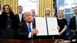 Hindus observe Rakher Upabash in front of Shri Shri Lokenath Brahmachari Ashram temple in Narayangonj near Dhaka, Bangladesh.