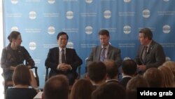 អ្នកជំនាញពិភាក្សាគ្នានៅក្នុងវេទិកា​ការទូត​ស្តី​ពី​ប្រទេស​នៅ​តំបន់​ទន្លេមេគង្គ ដែល​រៀបចំ​ឡើង​ដោយ​មជ្ឈមណ្ឌល Meridian អន្តរជាតិ នៅ​រដ្ឋធានីវ៉ាស៊ីនតោន កាលពីថ្ងៃទី៦ ខែមិថុនា ឆ្នាំ២០១៩។ (រូបថតដកស្រង់ពីវីដេអូ)