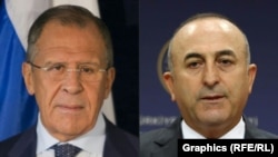 Menlu Rusia Sergei Lavrov (kiri) bertemu Menlu Turki Mevlut Cavusoglu di sela-sela pertemuan OSCE di Beograd, Kamis 3/12 (foto: dok).