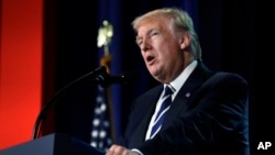 美国总统川普2017年6月8日在华盛顿一家酒店发表讲话。