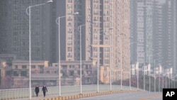 资料照：封城后的武汉市空荡荡的大马路。（2020年1月28日）