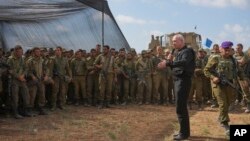  یوآو گالانت، وزیر دفاع اسرائیل، روز پنجشنبه به نیروهای زمینی این کشور گفت که هدف از حمله زمینی به غزه، سرکوب گروه شبه نظامی حماس است.