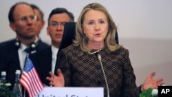 Menlu AS Hillary Rodham Clinton berbicara pada forum Kontraterorisme Global di Istanbul, Turki, Kamis (7/6).