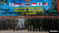 2025년 2월 25일 태국 나콘랏차시마 주에서 아시아 최대 규모의 연례 다자간 군사 훈련 코브라 골드 개막식에 각 군 병사들이 참석하고 있다.