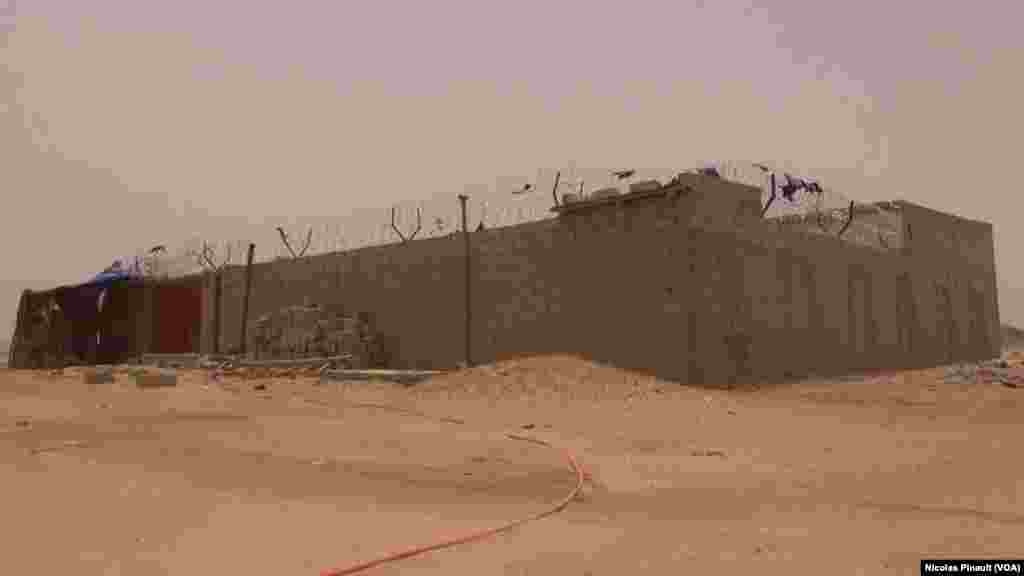 L'un des bâtiments du centre de transition des repentis de Boko Haram, Diffa, Niger, le 17 avril 2017 (VOA/Nicolas Pinault)