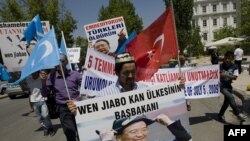 Çinin Sincan vilayətində polis qətliam törətmiş iki nəfəri güllələyib