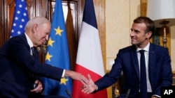 Gjatë takimit në ambasadën franceze në Vatikan (29 tetor 2021)