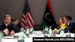 រដ្ឋមន្ត្រី​ការ​បរទេស​សហរដ្ឋ​អាមេរិក​លោក​ Antony Blinken ​និង​នាយក​រដ្ឋមន្ត្រី​អន្តរកាល​ប្រទេស​លីប៊ី​គឺ​លោក ​Abdulhamid Dabaiba ​​ប្រជុំ​​​នៅ​​សន្និសីទ​ទីក្រុង​ប៊ែរឡាំង​ប្រទេស​អាល្លឺម៉ង់​ កាល​ពី​ថ្ងៃ​ទី​២៤ ខែ​មិថុនា ឆ្នាំ​២០២១។