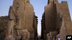 معبد باستانی کرنک، یکی از اماکن در کرانۀ رود نیل است